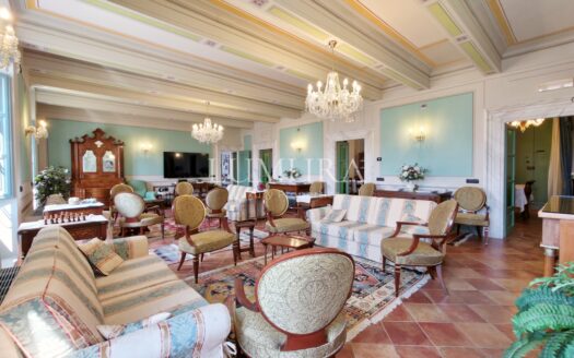 16-Bedroom Villa Close to Lucca