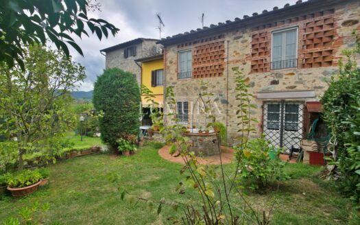 8-Bedroom Country House