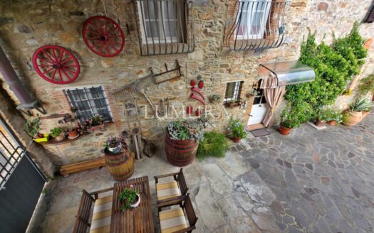 8-Bedroom Country House