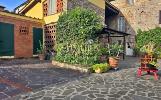 8-Bedroom Country House