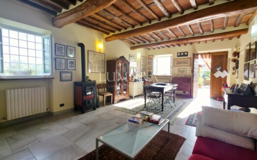 8-Bedroom Country House