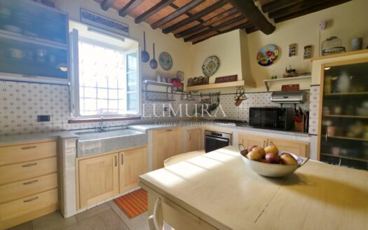 8-Bedroom Country House