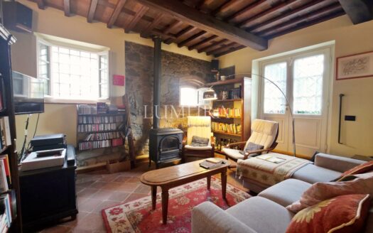 8-Bedroom Country House