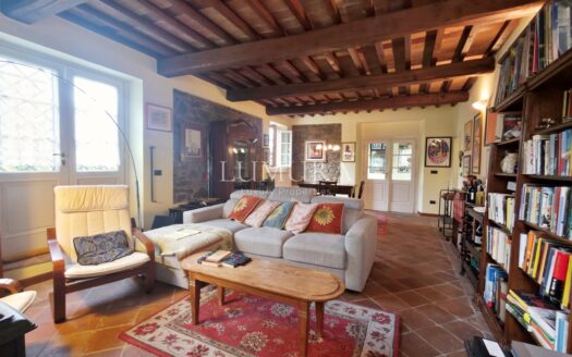 8-Bedroom Country House