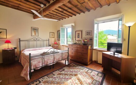 8-Bedroom Country House