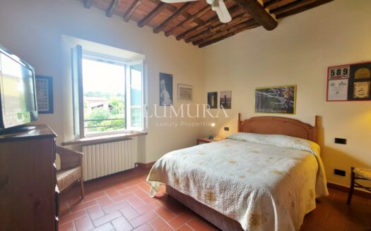 8-Bedroom Country House
