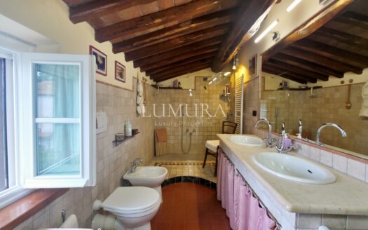 8-Bedroom Country House
