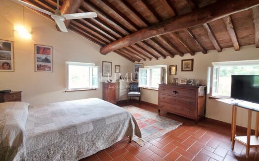 8-Bedroom Country House