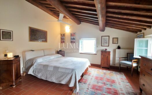 8-Bedroom Country House