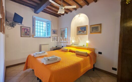 8-Bedroom Country House