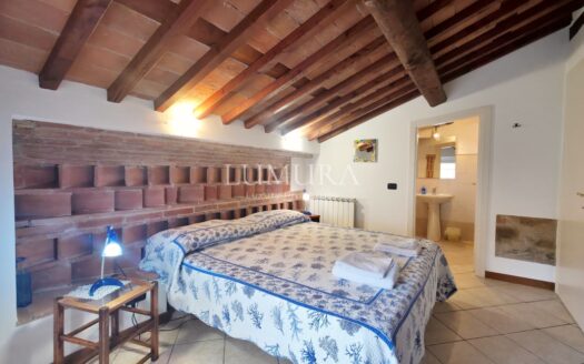 8-Bedroom Country House