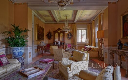 Elegant 5-Bedroom Villa