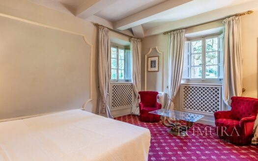 Elegant 5-Bedroom Villa