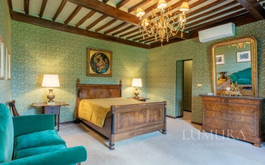 Elegant 5-Bedroom Villa