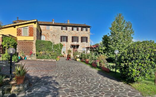8-Bedroom Country House