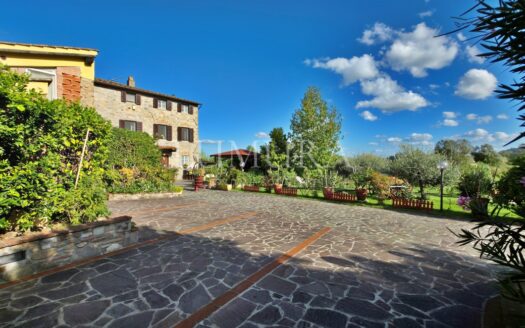 8-Bedroom Country House