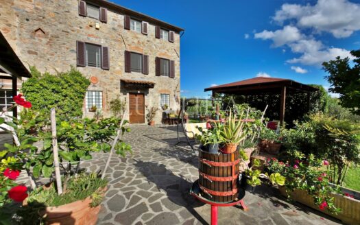 8-Bedroom Country House