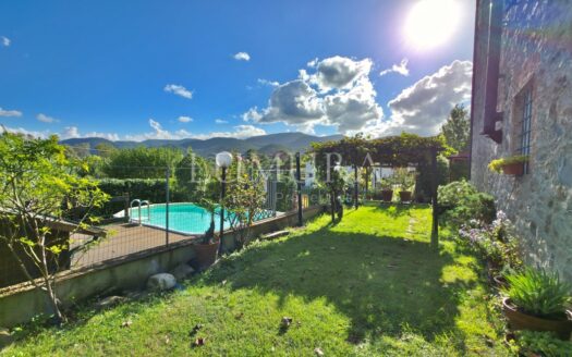 8-Bedroom Country House