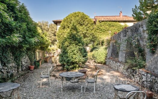 Exclusive Aparment inside a 16th Century Villa