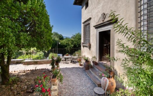 Exclusive Aparment inside a 16th Century Villa