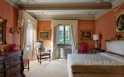 Elegant 5-Bedroom Villa