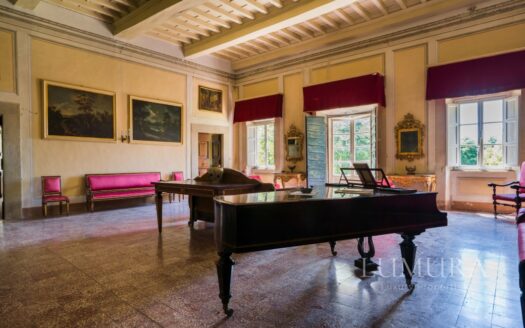 Historic Villa in unparalleled position