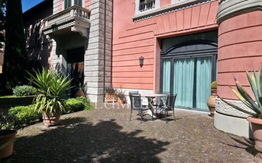 Elegant Villa with enclosed Park near Pisa