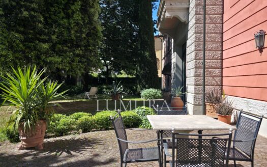 Elegant Villa with enclosed Park near Pisa