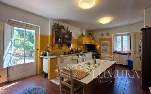 Country House with Pool 20 min from Lucca