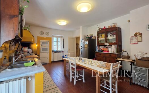 Country House with Pool 20 min from Lucca