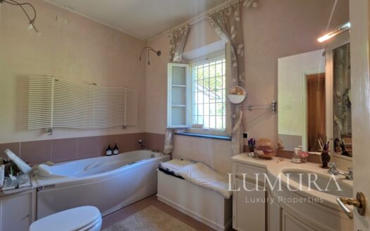 Country House with Pool 20 min from Lucca