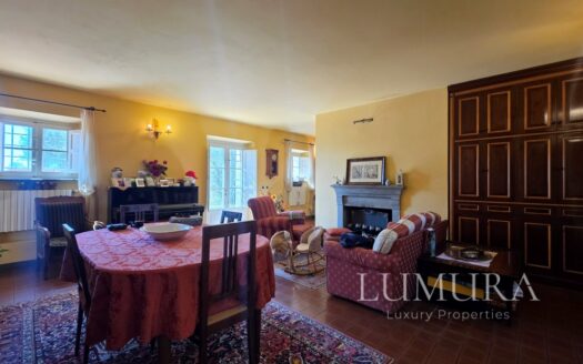 Country House with Pool 20 min from Lucca