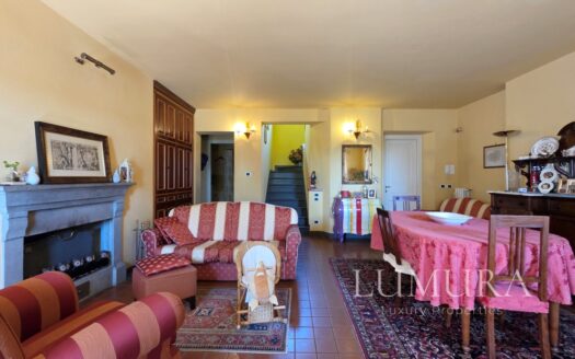Country House with Pool 20 min from Lucca