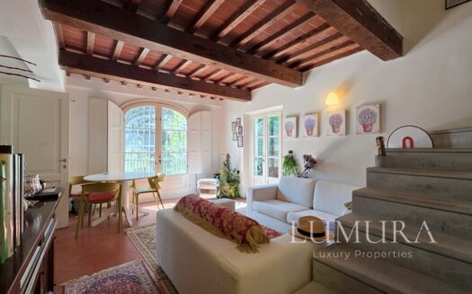 Country House with Pool 20 min from Lucca