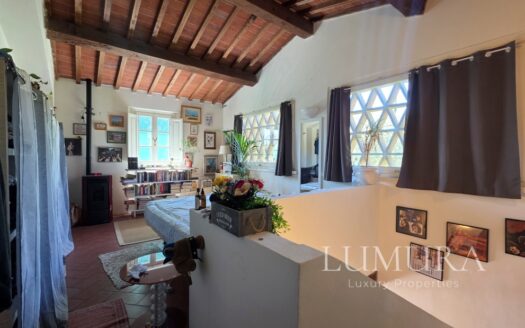 Country House with Pool 20 min from Lucca