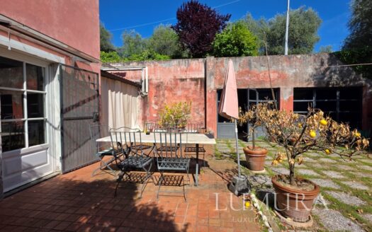 Country House with Pool 20 min from Lucca