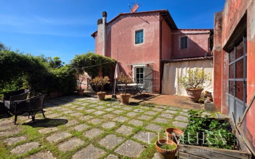Country House with Pool 20 min from Lucca