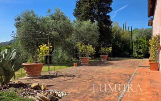 Country House with Pool 20 min from Lucca