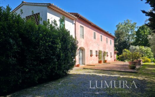 Country House with Pool 20 min from Lucca