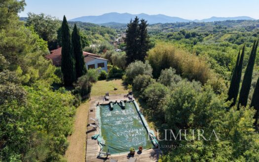 Country House with Pool 20 min from Lucca