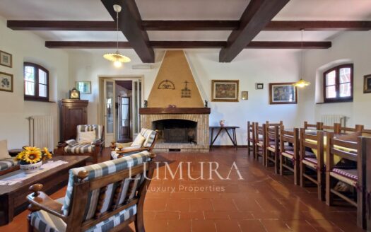 Hilltop Country House in Massarosa