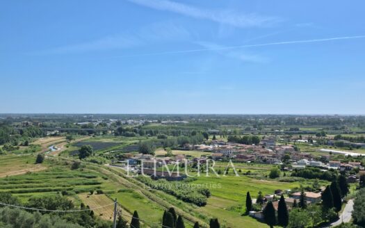 Hilltop Country House in Massarosa