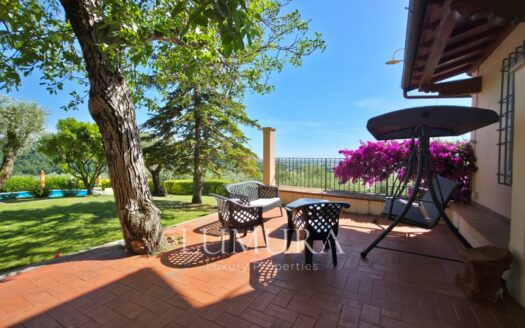 Hilltop Country House in Massarosa
