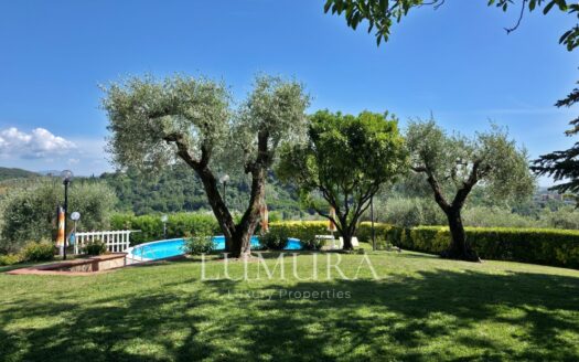 Hilltop Country House in Massarosa